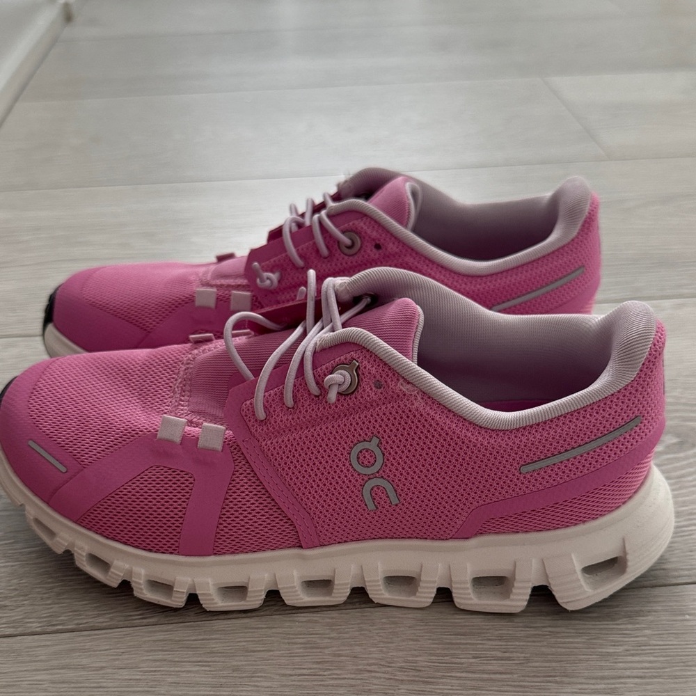 On Running Women's Pink and White Sneakers size 5 - worn once - Picture 8 of 8